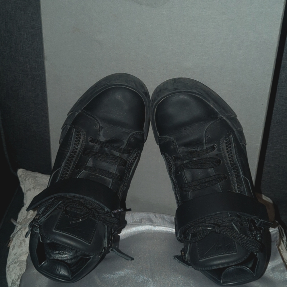 Giuseppe Zanotti Matte Black size 42uk